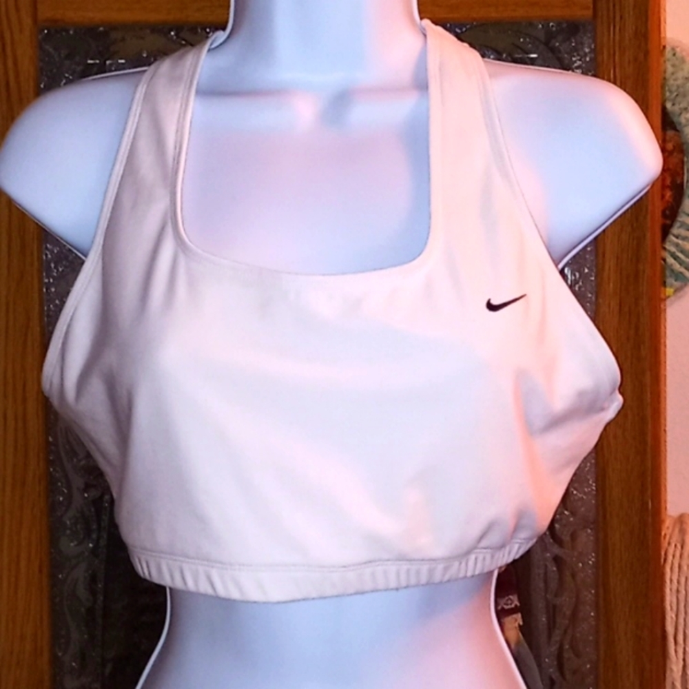 NWOT,Nike,DriFit,White,Short-Style, Sports Bra with Black Swoosh🖤🤍